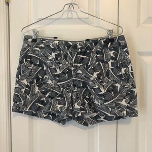 Banana Republic | Hampton Fit Shorts Navy White 4